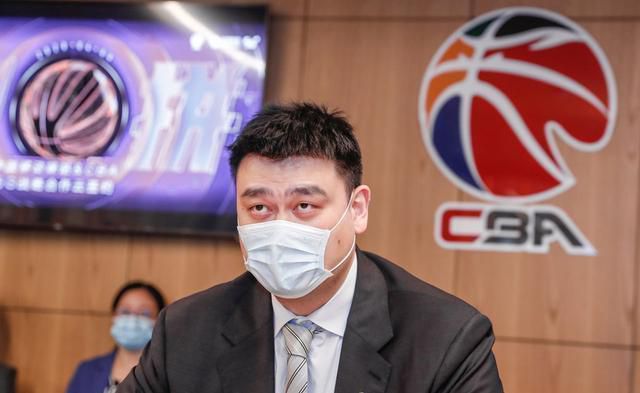 林婉秋说：辰儿，要不是你，今天我跟你顾叔叔，真不知道怎么过这道坎......顾秋怡也哭着说：叶辰哥哥，今天真是太感谢你了......说着，她想起爸妈刚才受的委屈，一下子控制不住情绪，眼泪止不住的流。